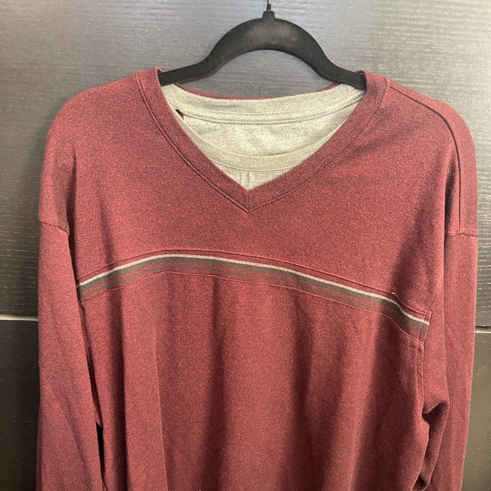 Men’s 2X big and tall v-neck sweater, burgundy in color